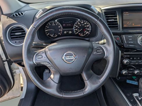 Used 2015 Nissan Pathfinder SV image 21