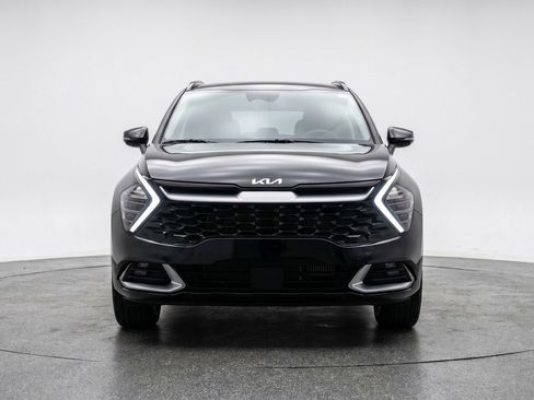 Used 2025 Kia Sportage LX image 2