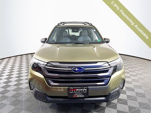 Used 2025 Subaru Forester Premium image 2