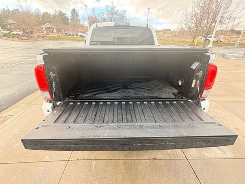 Used 2018 Toyota Tacoma TRD Off-Road image 11