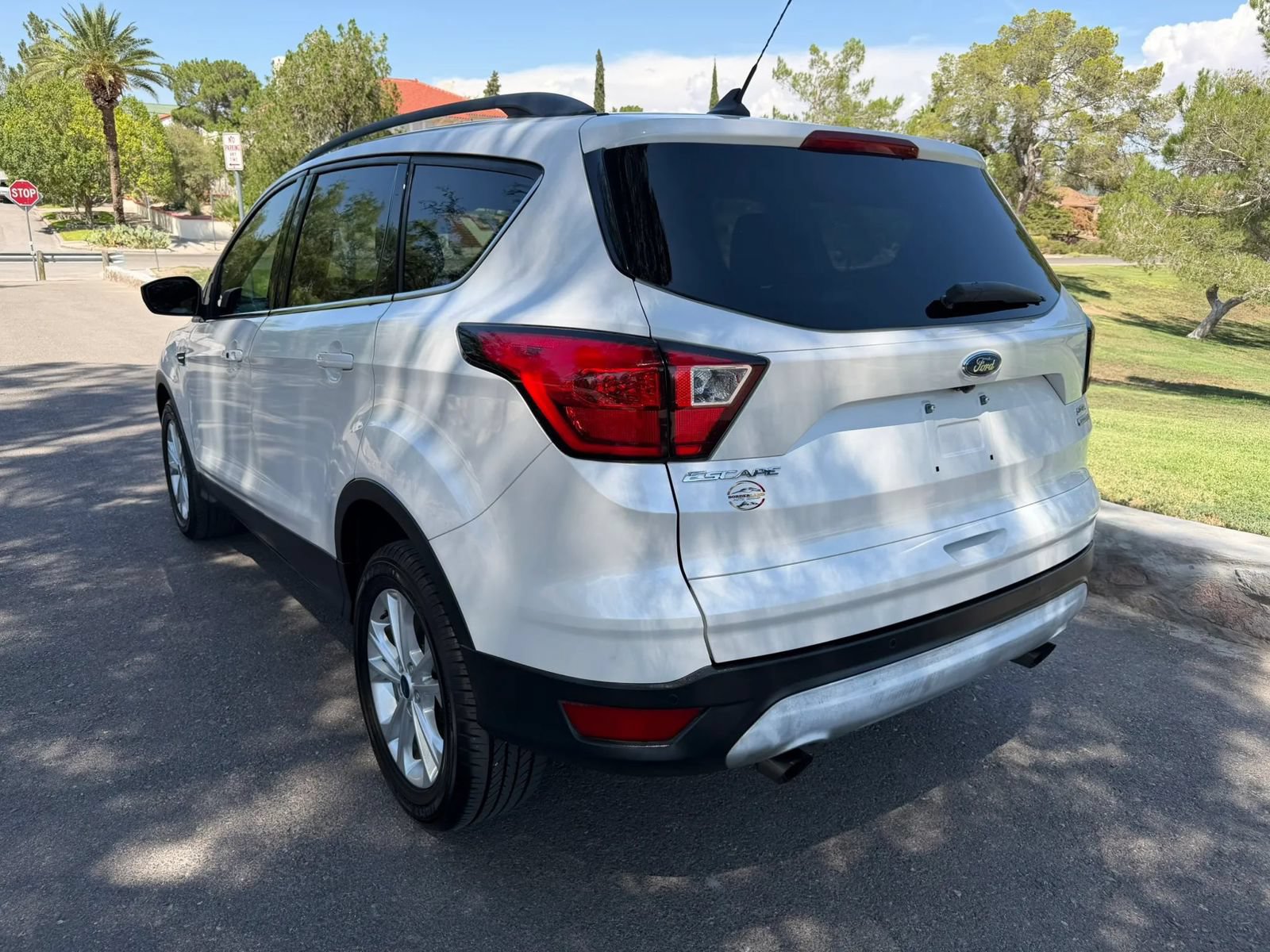 Used 2019 Ford Escape SEL FWD image 3