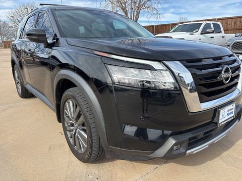 Used 2022 Nissan Pathfinder SL w/ SL Premium Package image 2