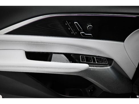 Used 2024 Cadillac Lyriq Luxury RWD image 9