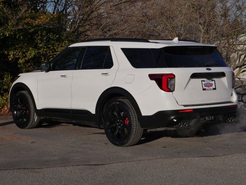 Certified 2022 Ford Explorer ST w/ Equipment Group 401A image 19