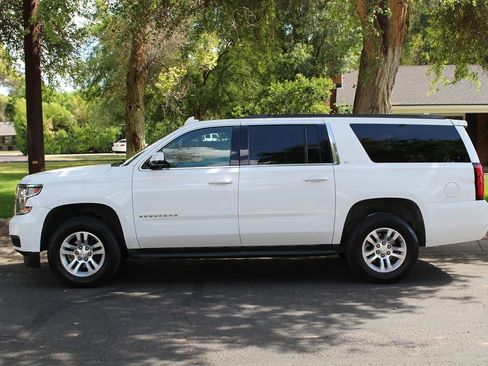 Used 2020 Chevrolet Suburban LT RWD image 2