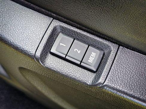 Used 2019 Buick Encore Essence w/ Experience Buick Package FWD image 14