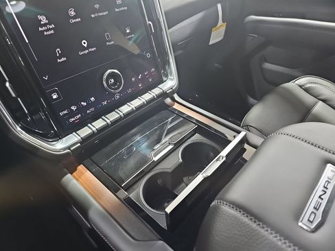 Used 2026 GMC Yukon Denali w/ Sun & Power Step Package AWD/4WD image 27