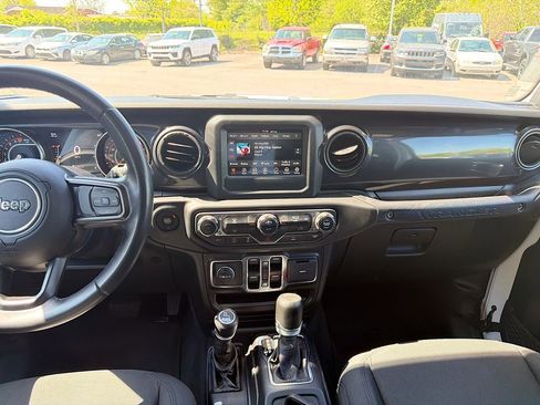 Used 2022 Jeep Wrangler Unlimited Sport AWD/4WD image 18