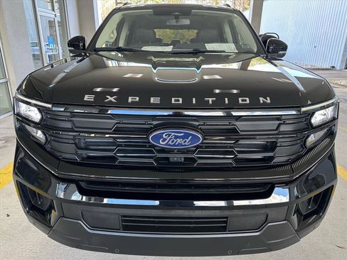 Certified 2025 Ford Expedition Active image 8