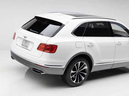 Used 2017 Bentley Bentayga AWD/4WD image 27
