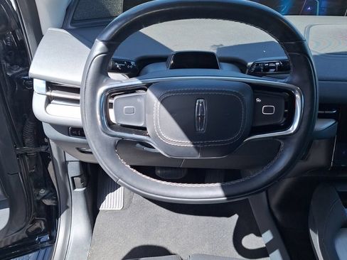 Used 2025 Lincoln Navigator Reserve AWD/4WD image 13
