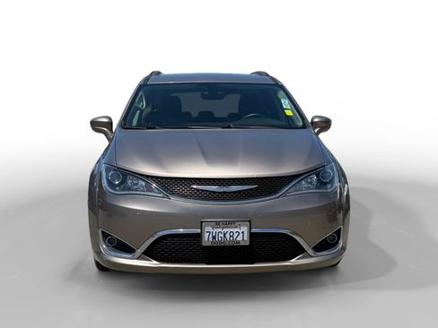 Used 2017 Chrysler Pacifica Touring-L FWD image 8