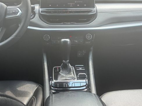 Used 2025 Jeep Compass Limited AWD/4WD image 17