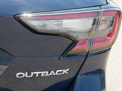 Used 2025 Subaru Outback Premium AWD/4WD image 17