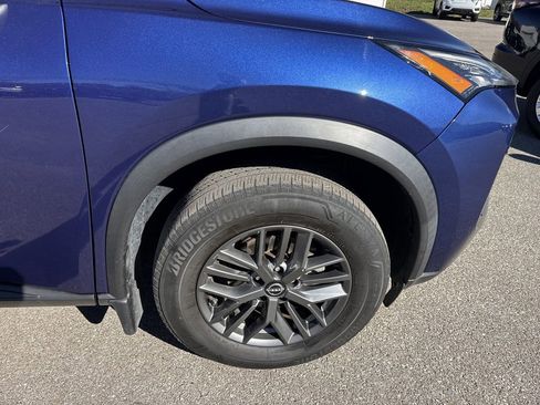 Used 2023 Nissan Rogue S image 2