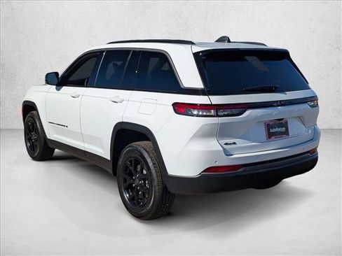 New 2026 Jeep Grand Cherokee Altitude image 9