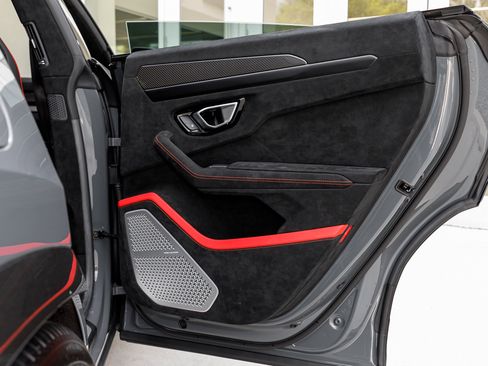 Used 2023 Lamborghini Urus Performante image 40