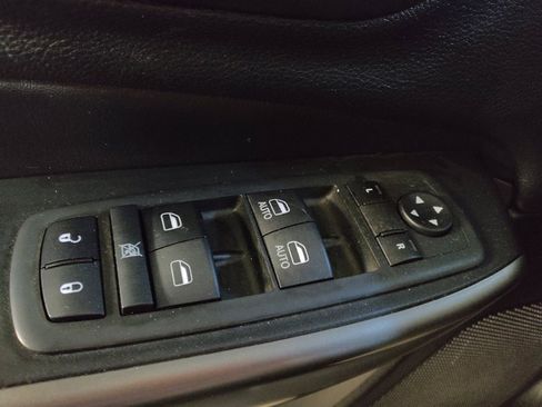 Used 2019 Jeep Cherokee Limited FWD image 27
