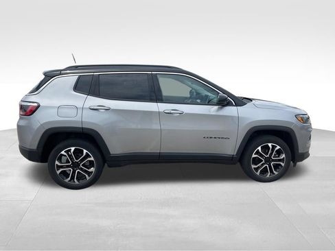 Used 2022 Jeep Compass Limited AWD/4WD image 9