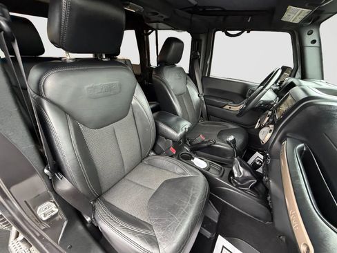 Used 2016 Jeep Wrangler Unlimited Sahara image 19