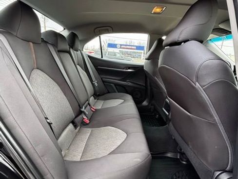 Used 2018 Toyota Camry LE image 15