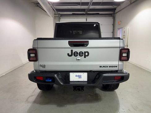 Used 2022 Jeep Gladiator Sport AWD/4WD image 6