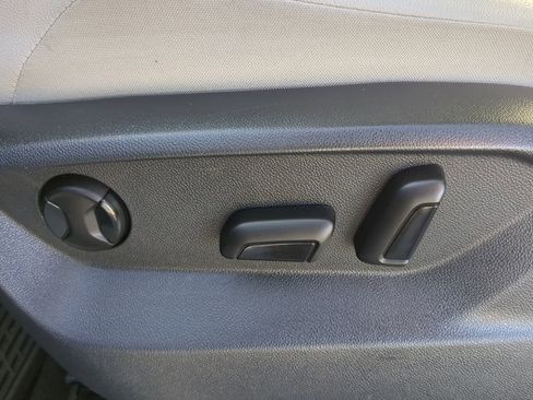 Used 2021 Volkswagen Tiguan SE image 28