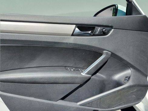 Used 2022 Volkswagen Passat 2.0T SE image 14