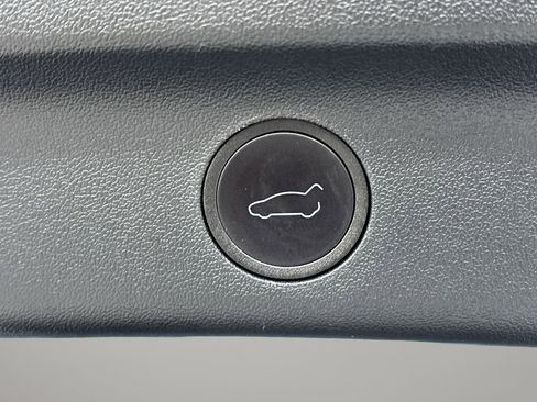 Used 2022 Tesla Model Y Performance image 9