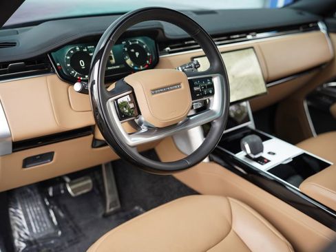 Used 2025 Land Rover Range Rover SE AWD/4WD image 19