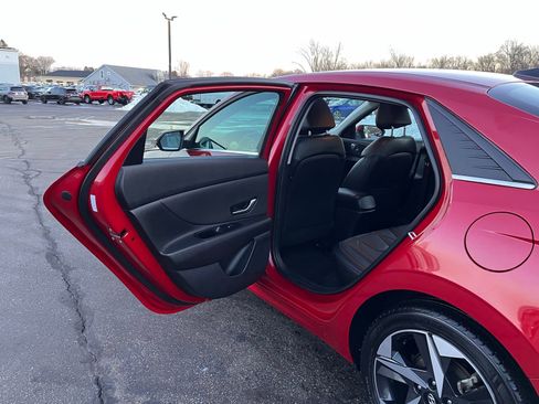 Certified 2023 Hyundai Elantra Limited w/ Cargo Package image 18