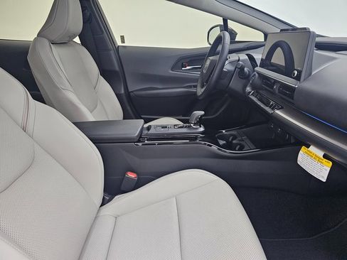 Used 2025 Toyota Prius XLE image 37