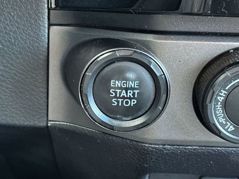 Used 2017 Toyota Tacoma TRD Off-Road image 19