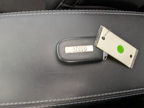 Used 2020 Jeep Cherokee Latitude Plus image 24