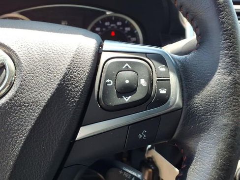 Used 2015 Toyota Camry SE FWD image 17