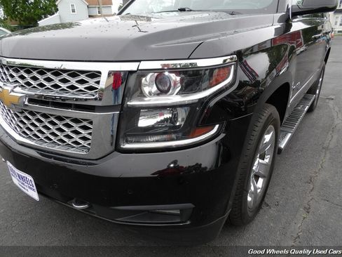 Used 2018 Chevrolet Tahoe LT w/ LT Signature Package AWD/4WD image 9