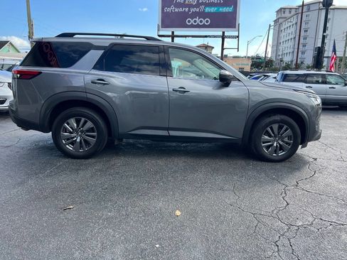 Used 2024 Nissan Pathfinder SV image 7