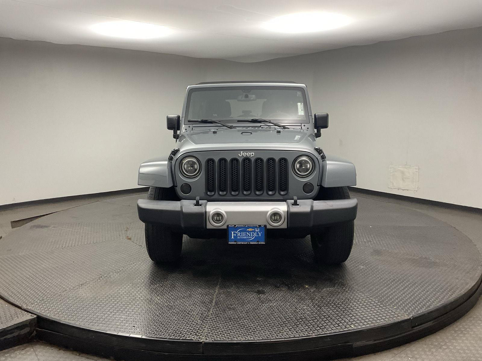 Used 2015 Jeep Wrangler Unlimited Sahara AWD/4WD image 2