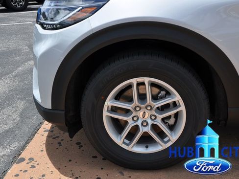 New 2026 Ford Explorer Active RWD image 9
