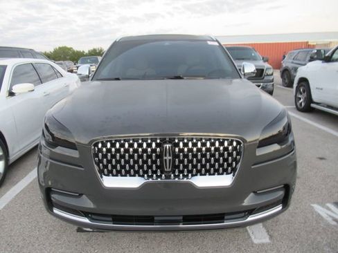 Used 2022 Lincoln Aviator Black Label w/ Dynamic Handling Package AWD/4WD image 2