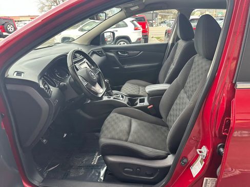 Used 2017 Nissan Rogue Sport SV w/ SV Premium Package image 8