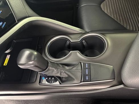 Used 2023 Toyota Camry SE w/ Audio Upgrade Package FWD image 9