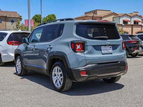 Used 2017 Jeep Renegade Latitude FWD image 6