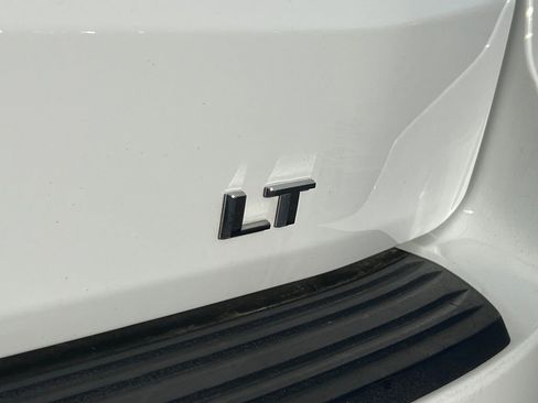 Used 2024 Chevrolet Suburban LT image 17