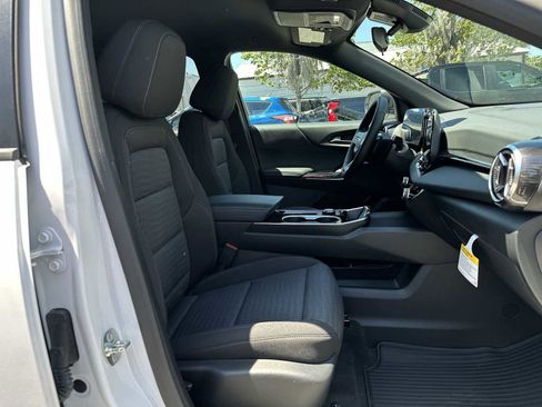 New 2026 Chevrolet Equinox LT w/ LPO, Floor Liner Package FWD image 19