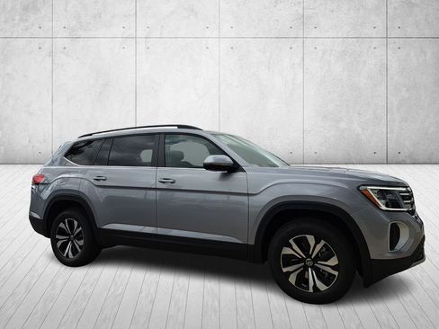 New 2026 Volkswagen Atlas SE FWD image 3
