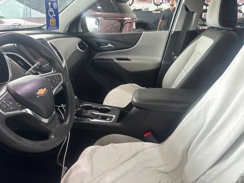 Used 2021 Chevrolet Equinox LS w/ LS Convenience Package FWD image 9