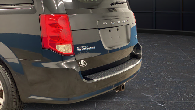 Used 2016 Dodge Grand Caravan SXT FWD image 36