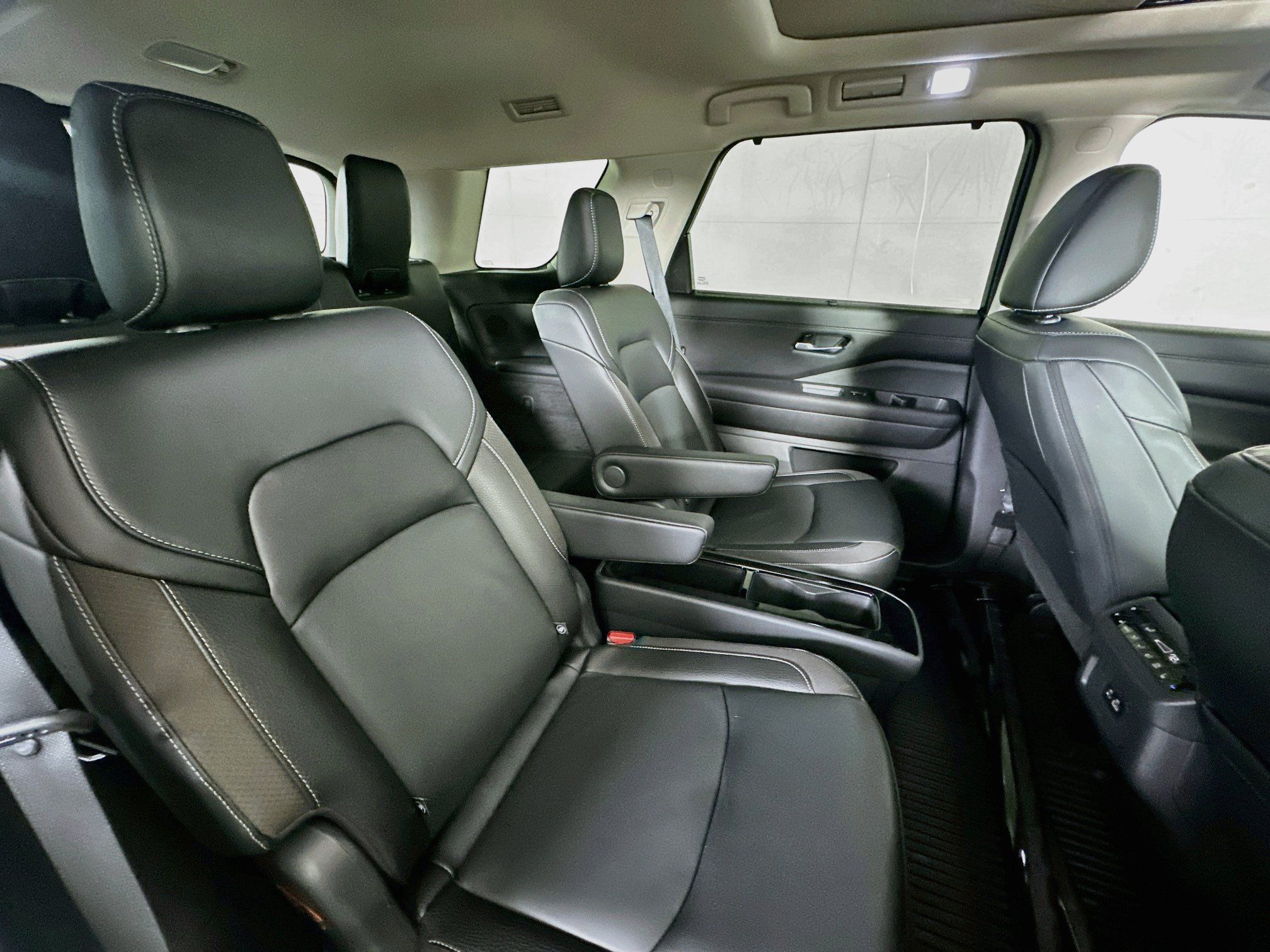 Used 2023 Nissan Pathfinder SL w/ SL Premium Package AWD/4WD image 29