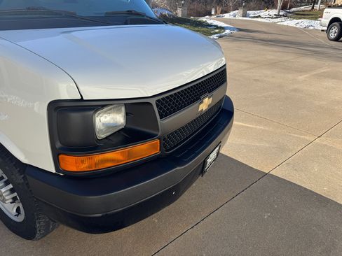 Used 2011 Chevrolet Express 3500 image 30